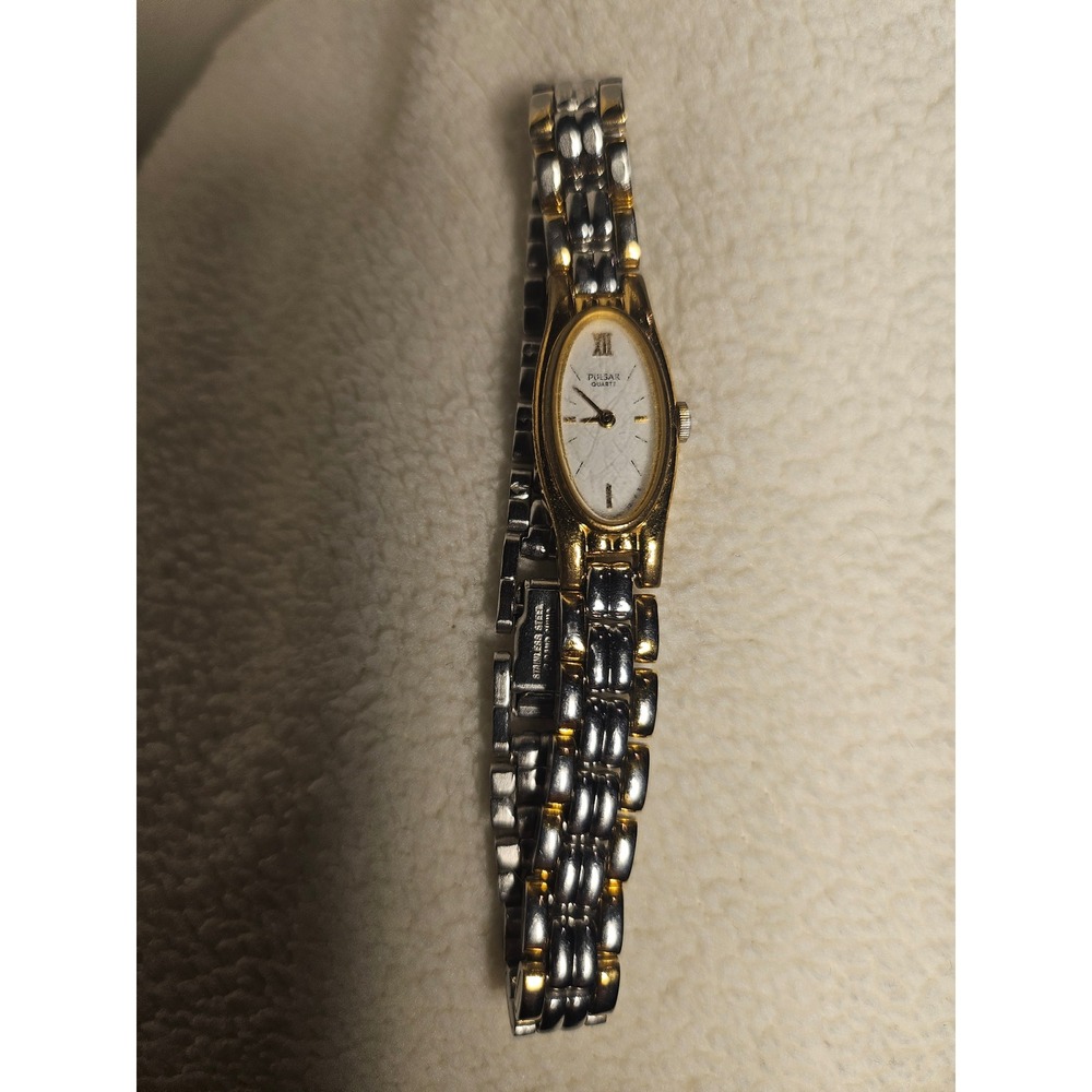 Pulsar Quartz Womens Two Tone Oval Face Dress Watch V220-6190 Silver Gold